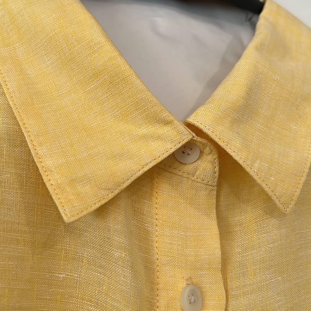 HP🔥 UNIQLO. EUC. Lovely. Easy fit 100% linen button down shirt. Smoke free home - Picture 3 of 5